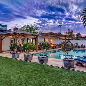 Relaxing Old Town Desert Oasis Awaits Holiday home